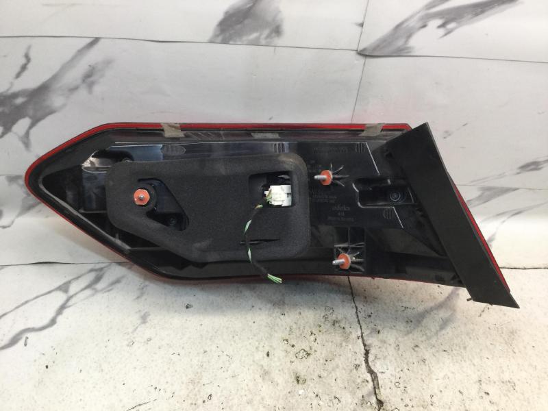 14-16 Mercedes E350 Sedan E400 E550 E63 OEM Rear Right Outer Taillight 2129061403