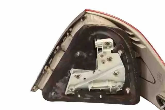 Mounting Bracket and Wiring of Right Rear E-Class Tail Light