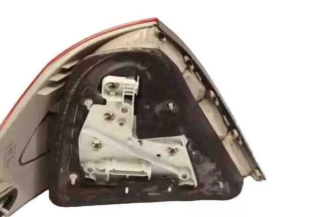 Mounting Bracket and Wiring of Right Rear E-Class Tail Light