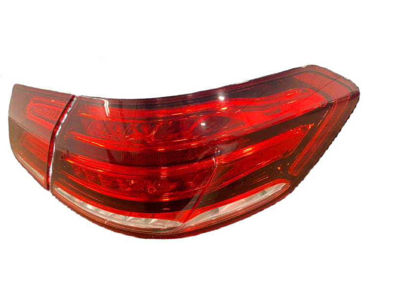 Right inner decklid-mounted taillight for 2014–2016 Mercedes E63