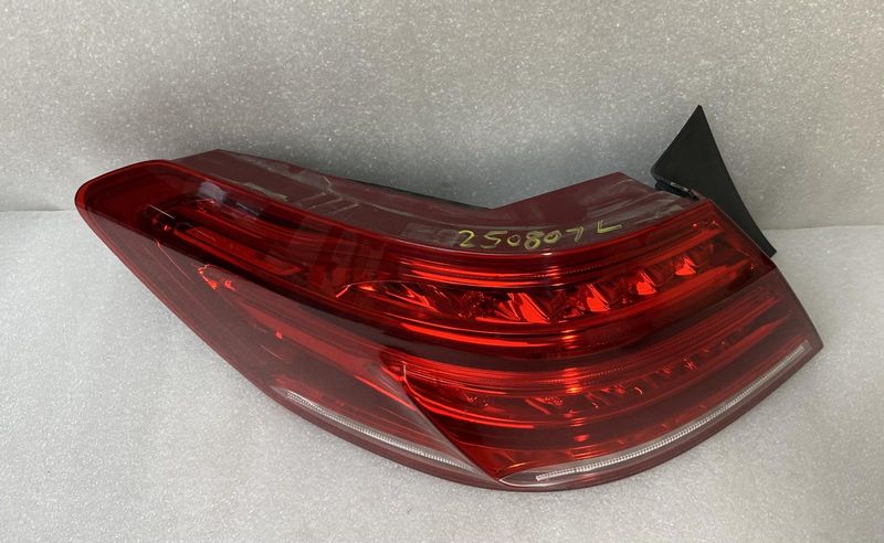 OEM Mercedes-Benz Left Outer Tail Light Assembly A2129060757 | 2014–2016 E-Class W212