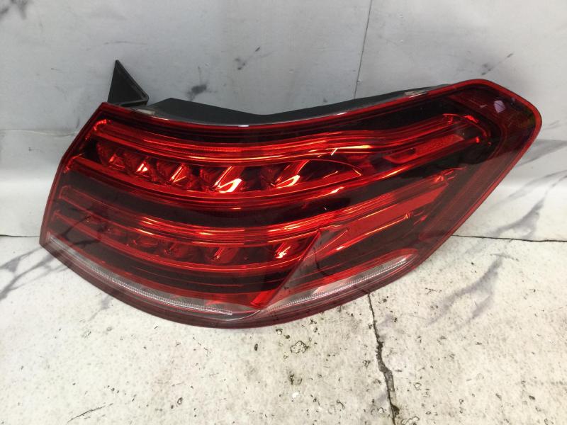 14-16 Mercedes E350 E400 E550 Sedan OEM Rear Right Outer Taillight 2129061403