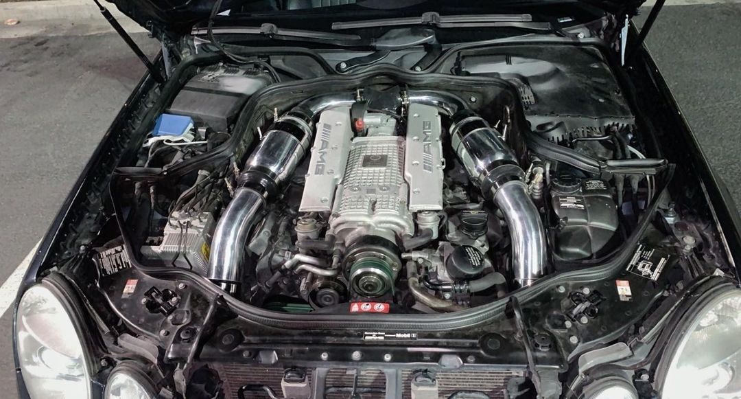 3″ aluminum M113k intake kit installed with purple and blue silicone couplers – Mercedes-AMG E55 CLS55 SL55