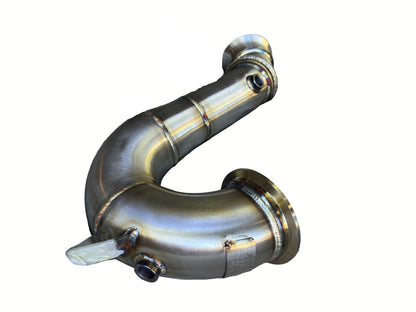 CLS53 AMG M256 catless downpipe kit showing CNC flanges, O₂ bungs, and OEM bolt-on fitment