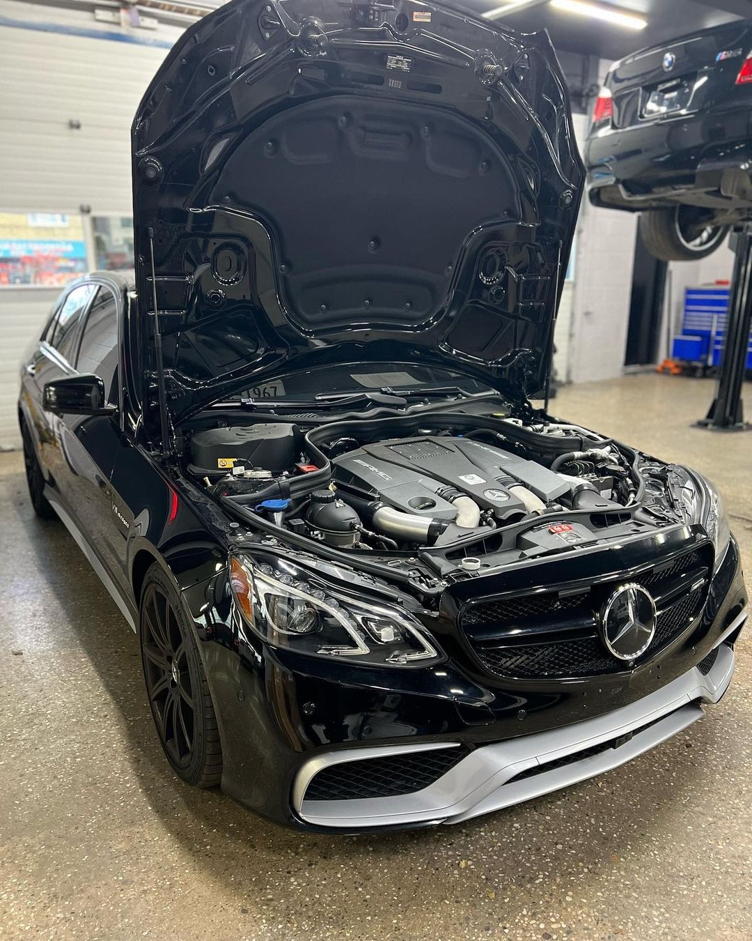 Mercedes-Benz AMG 550 with aluminum intake upgrade installed – W212 W218 performance engine modification