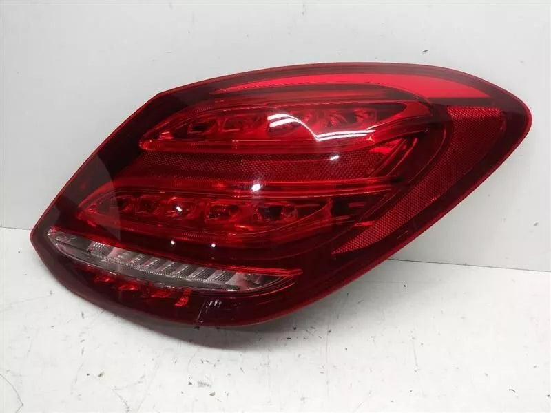 15-18 Mercedes C300 C43 C63 OEM Right LED Taillight A2059061902 Passenger Side C350e C400