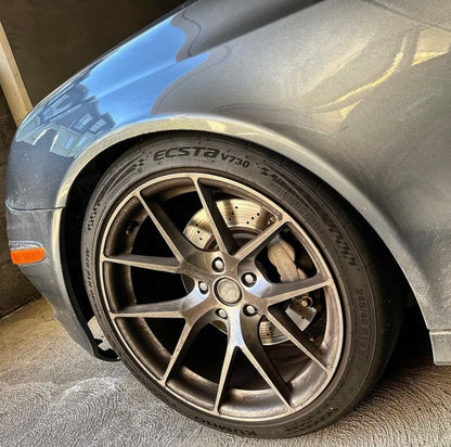 Mercedes W211 E-Class rear wheel after Megan Racing camber kit adjustment – improved negative camber for better handling and tire wear