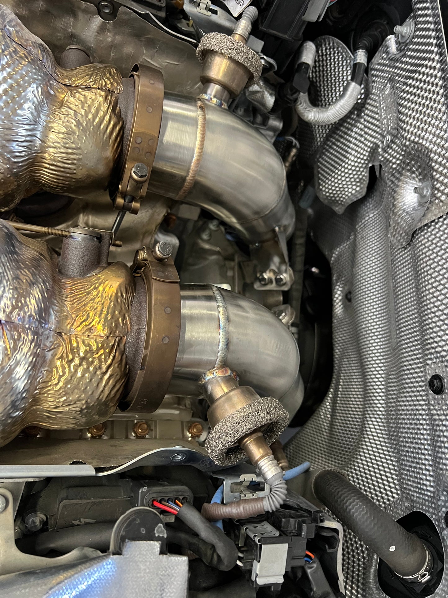 Installed catless downpipes on Mercedes-AMG M177 with correct O2 sensor orientation